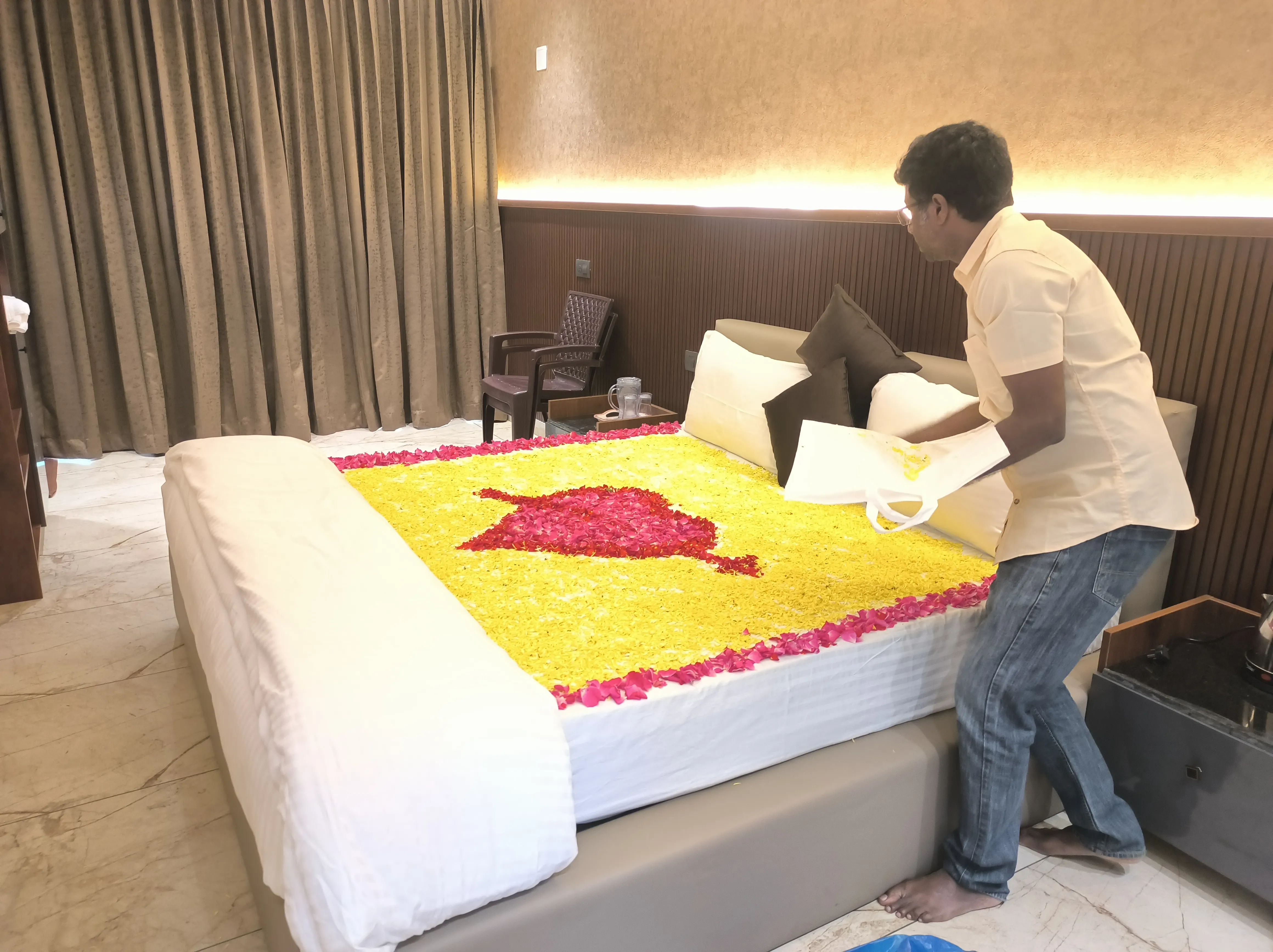 Romantic Bed Decoration